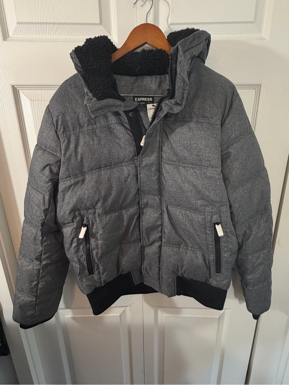 Express Men’s Gray Water Resistant Hooded Puffer Jacket Sherpa Lined L NWT